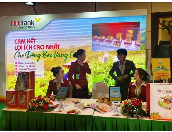 Ng&acirc;n h&agrave;ng HDBank tham gia tư vấn, hỗ trợ người n&ocirc;ng d&acirc;n vay vốn b&ecirc;n lề Đại hội.&nbsp;