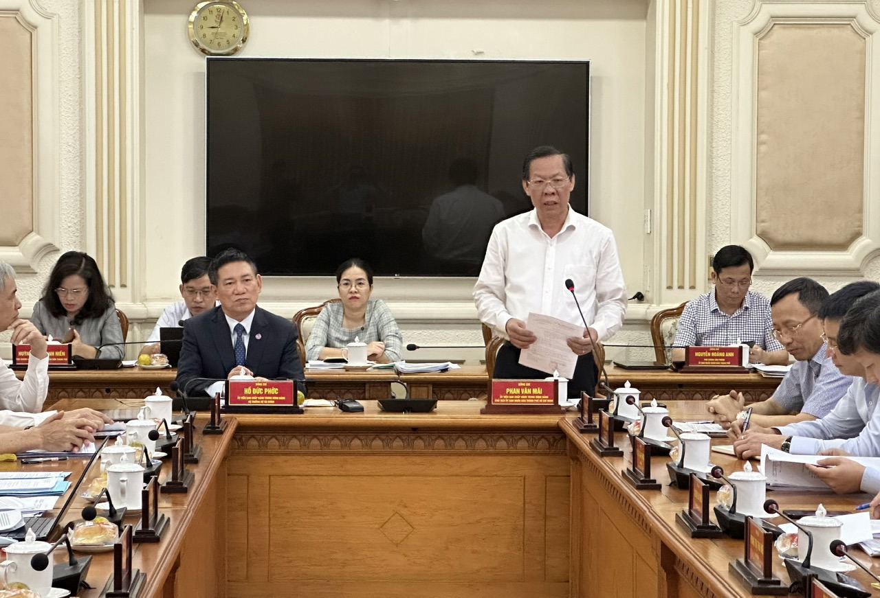 Bộ trưởng Hồ Đức Phớc và Chủ tịch UBND TP. Hồ Chí Minh Phan Văn Mãi chủ trì buổi làm việc. 
