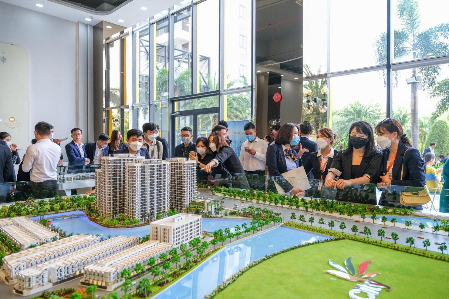 Năm 2024 dự b&aacute;o l&agrave; một năm tiếp tục kh&oacute; khăn với thị trường bất động sản, tuy nhi&ecirc;n cũng đan xen nhiều cơ hội nhờ một số Luật mới sẽ đi v&agrave;o thực thi.&nbsp;