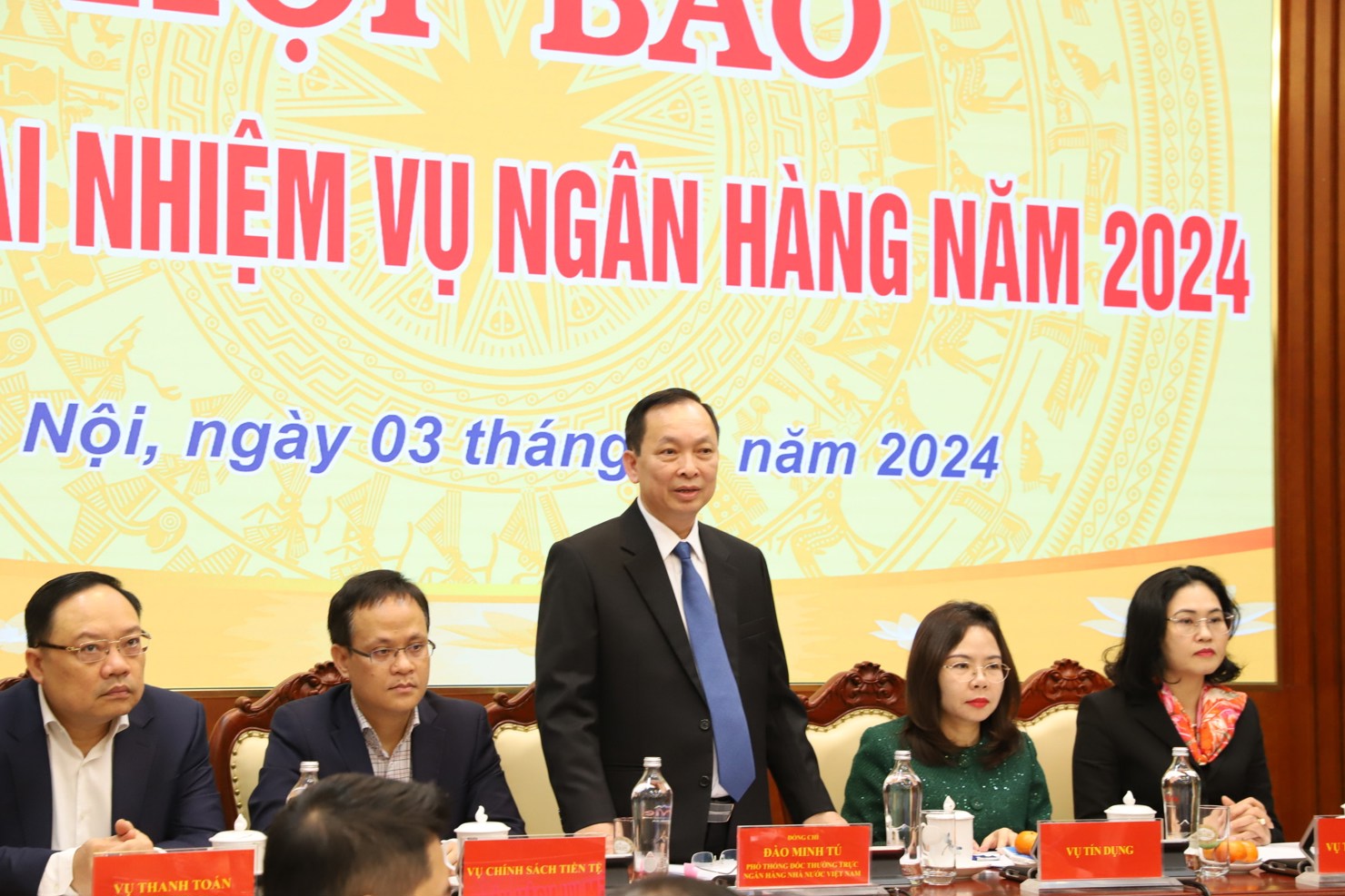 Ph&oacute; Thống đốc Đ&agrave;o Minh T&uacute; cho biết, mục ti&ecirc;u tăng trưởng t&iacute;n dụng 15% năm 2024 tương đương cung ứng vốn gần 2 triệu tỷ đồng v&agrave;o nền kinh tế.&nbsp;