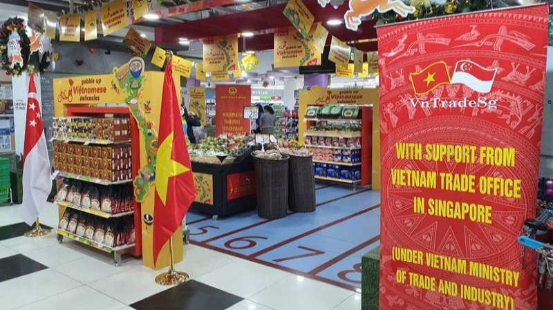 Các nhà cung cấp từ Việt Nam có cơ hội gia tăng xuất khẩu hàng hóa sang Singapore. (Ảnh: Một tuần lễ hàng Việt tại Singapore)