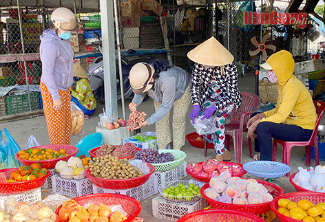 Giá bán các mặt hàng lương thực, thực phẩm biến động nhẹ vào những ngày đầu năm Dương lịch 2024. Ảnh: Mai Thanh