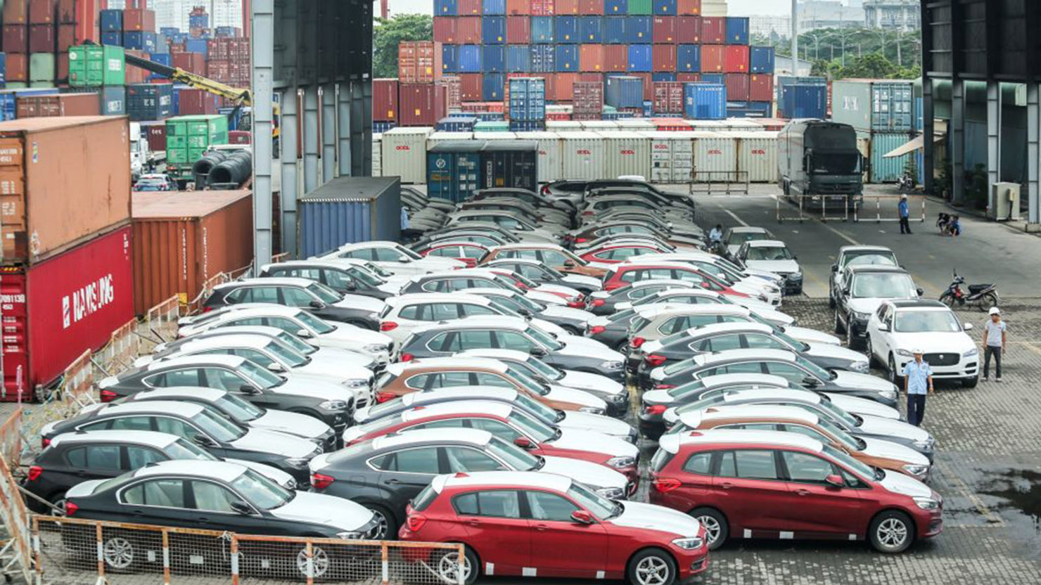 Doanh số thị trường ô tô Việt Nam 2023 sụt giảm mạnh