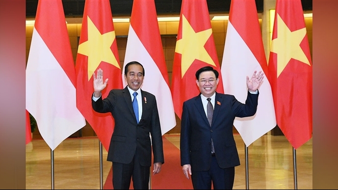 Chủ tịch Quốc hội Vương Đình Huệ và Tổng thống Indonesia Joko Widodo. Ảnh: Lâm Hiển