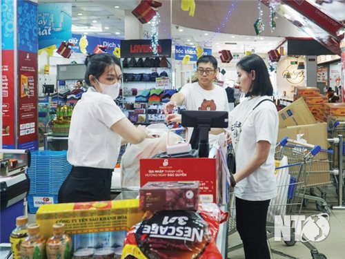 Siêu thị Co.opmart Thanh Hà bảo đảm nguồn hàng phục vụ người dânmua sắm trong dịp Tết. Ảnh: Hồng Nguyệt