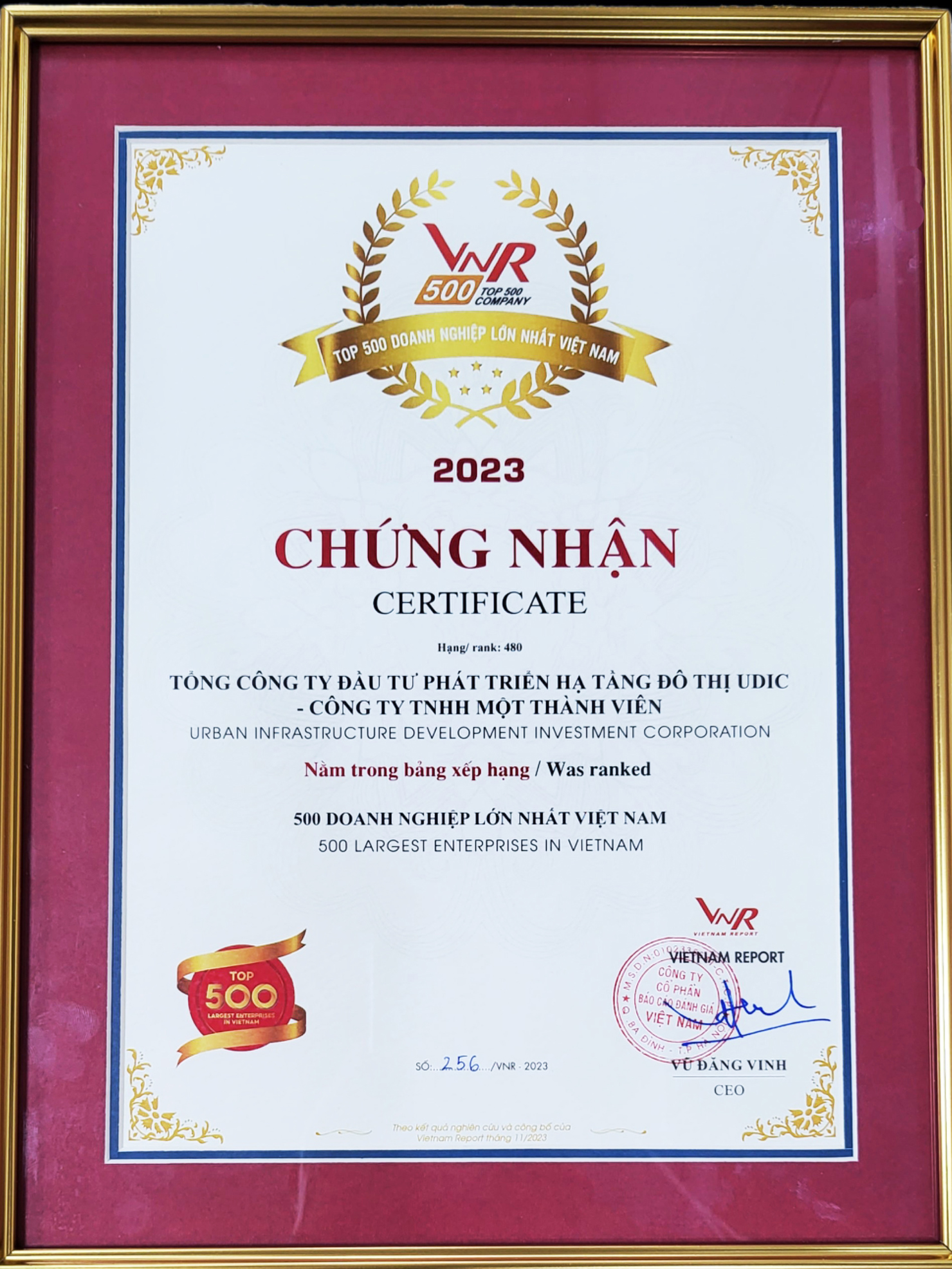 Giấy chứng nhận Top 500 Doanh nghiệp lớn nhất Việt Nam năm 2023.