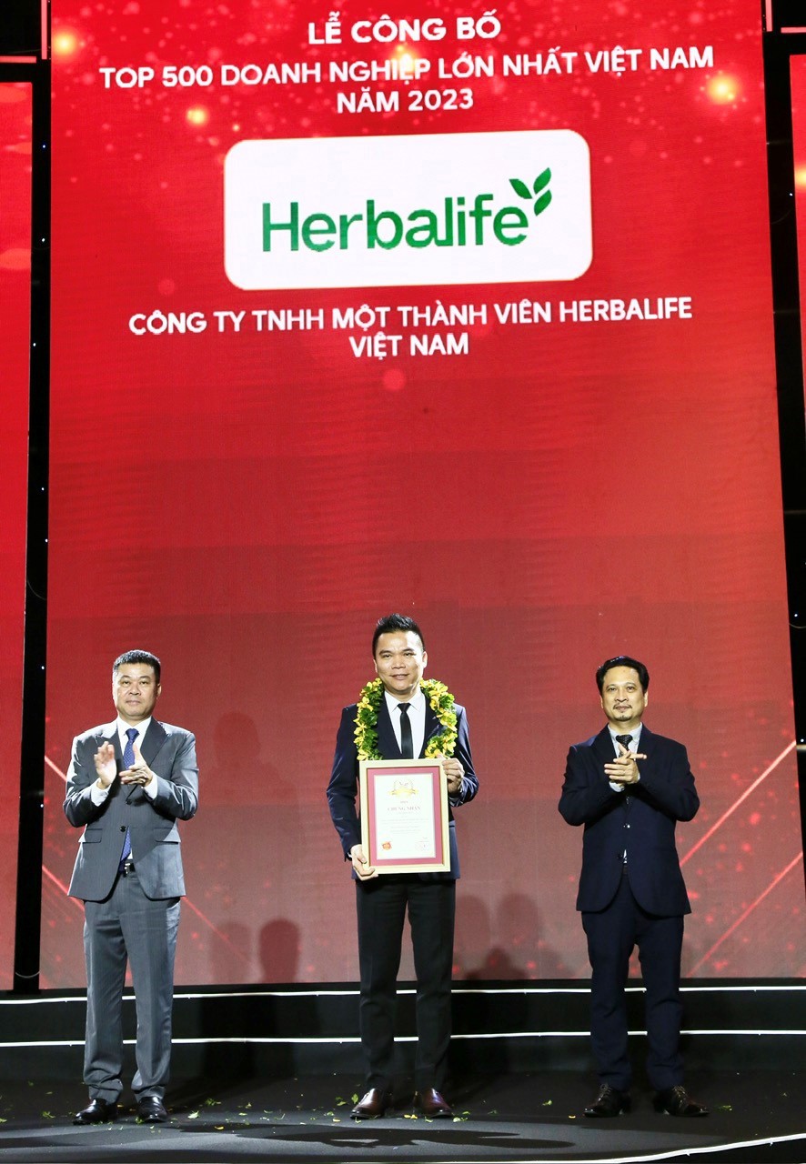 Đại diện l&atilde;nh đạo&nbsp;Herbalife Việt Nam tại Lễ vinh danh.
