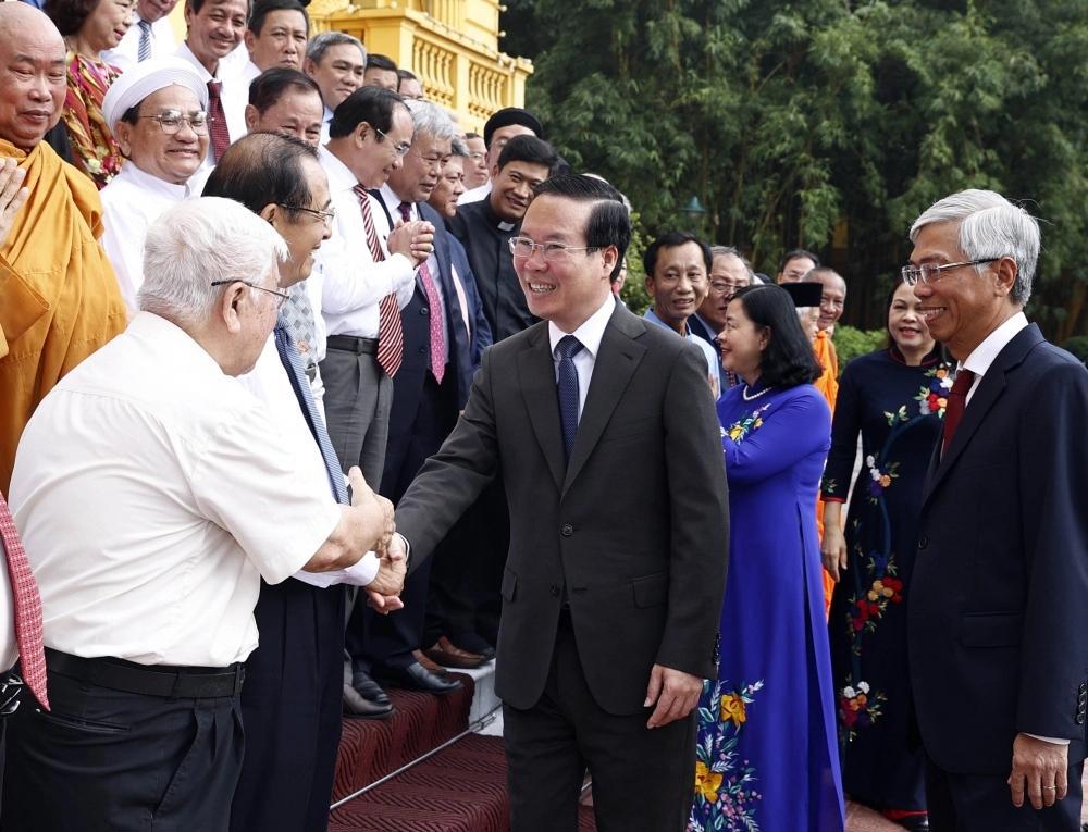 Chủ tịch nước Võ Văn Thưởng với các đại biểu trong chương trình "Hành trình kết nối" 2023 tại Phủ Chủ tịch (ngày 16/8/2023)