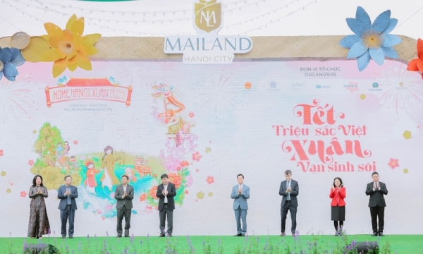 Lãnh đạo các đơn vị thực hiện nghi thức khai mạc đường hoa Home Hanoi Xuan 2024