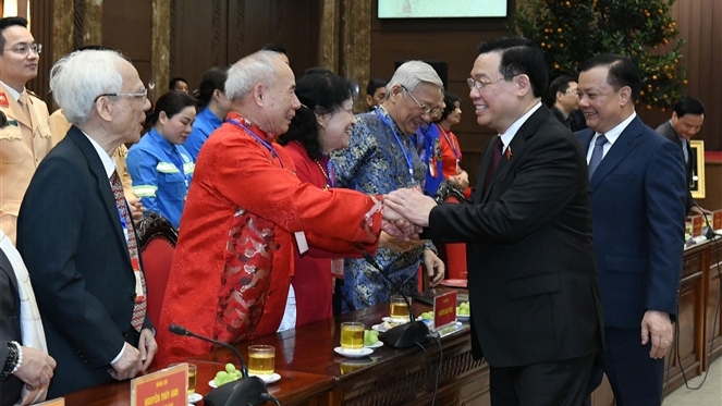 Chủ tịch Quốc hội Vương Đình Huệ thăm, chúc Tết Đảng bộ, chính quyền và Nhân dân Thủ đô Hà Nội. Ảnh: Lâm Hiển