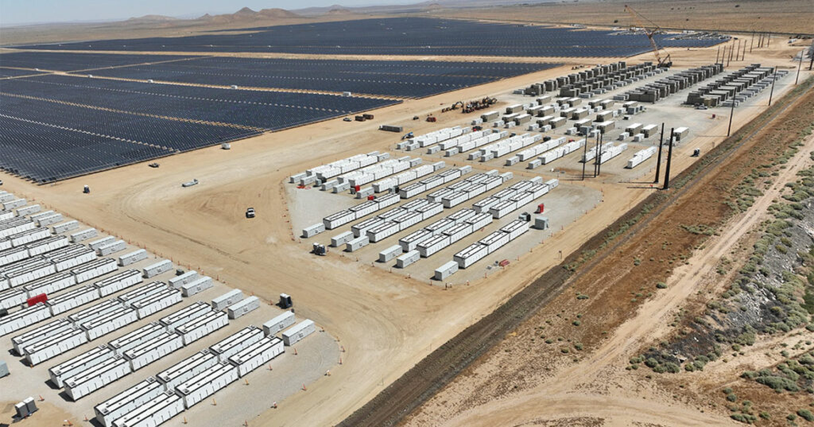 Một góc cơ sở điện mặt trời Edwards & Sanborn Solar and Energy Storage . Ảnh: Mortenson