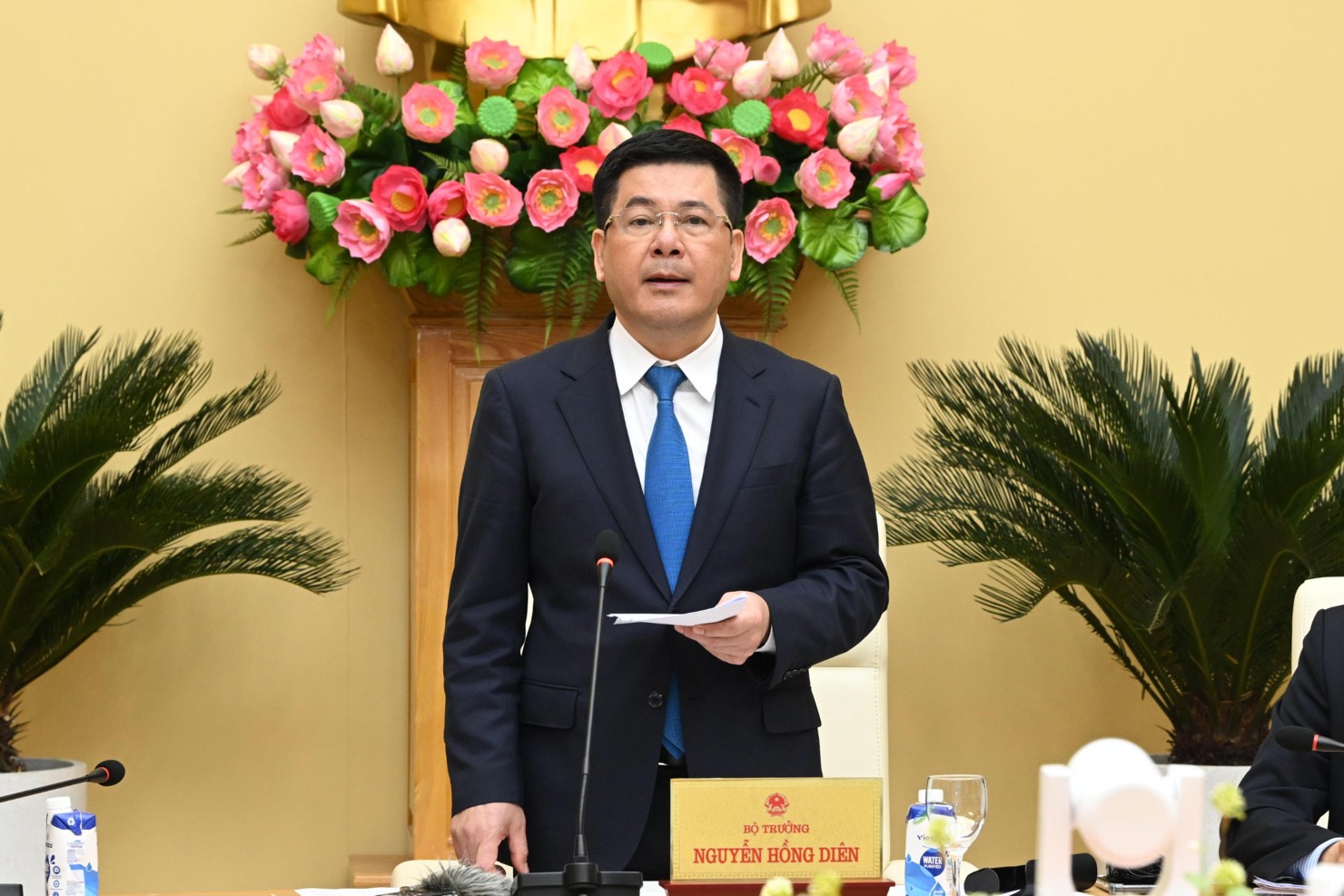 Bộ trưởng Bộ C&ocirc;ng Thương Nguyễn Hồng Di&ecirc;n chủ tr&igrave; Hội nghị.