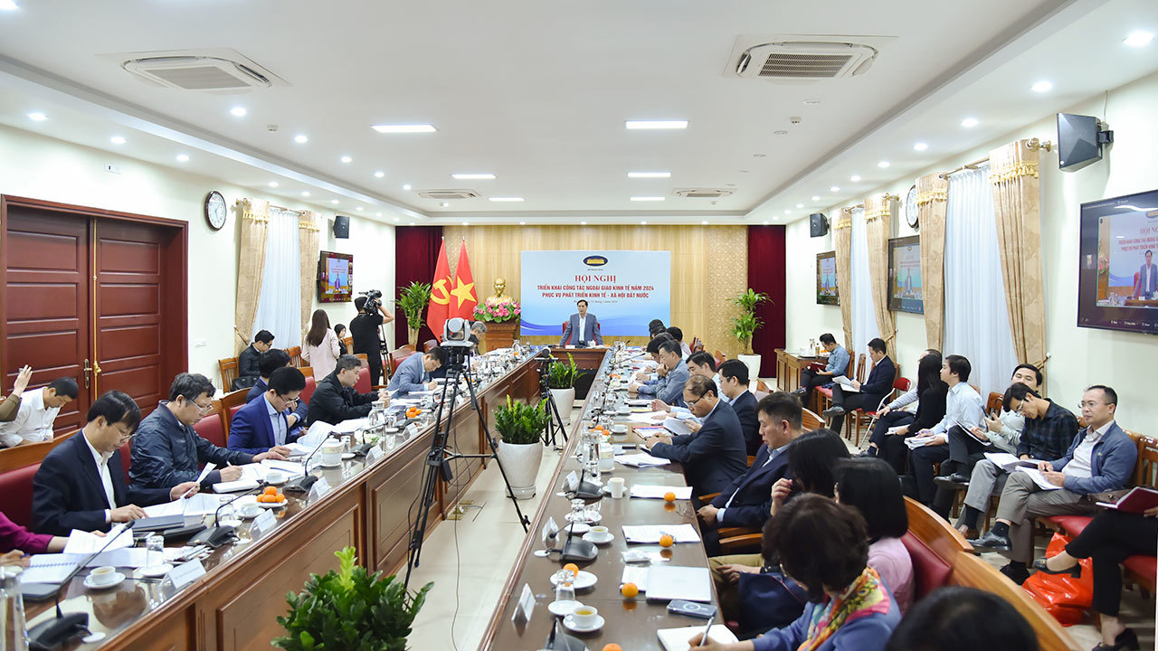 Bộ trưởng Ngoại giao Bùi Thanh Sơn chủ trì hội nghị triển khai công tác ngoại giao kinh tế năm 2024.