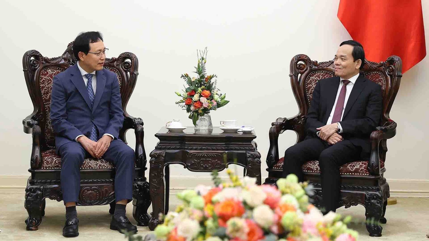 Phó Thủ tướng Trần Lưu Quang tiếp Tổng giám đốc Tổ hợp Samsung Việt Nam Choi Joo Ho.