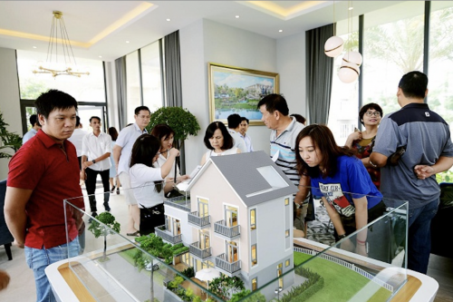 Việc mua nhà được xem là sự ưu tiên hàng đầu trong kế hoạch của nhiều người trẻ Việt Nam.