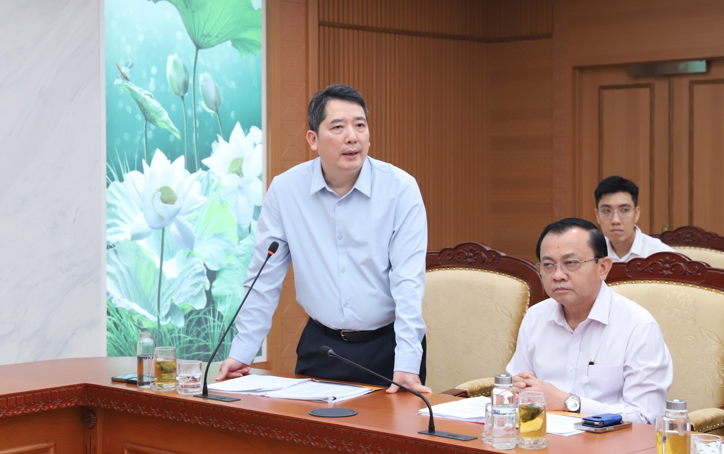 Thứ trưởng Bộ T&agrave;i ch&iacute;nh Cao Anh Tuấn ph&aacute;t biểu kết luận hội nghị.