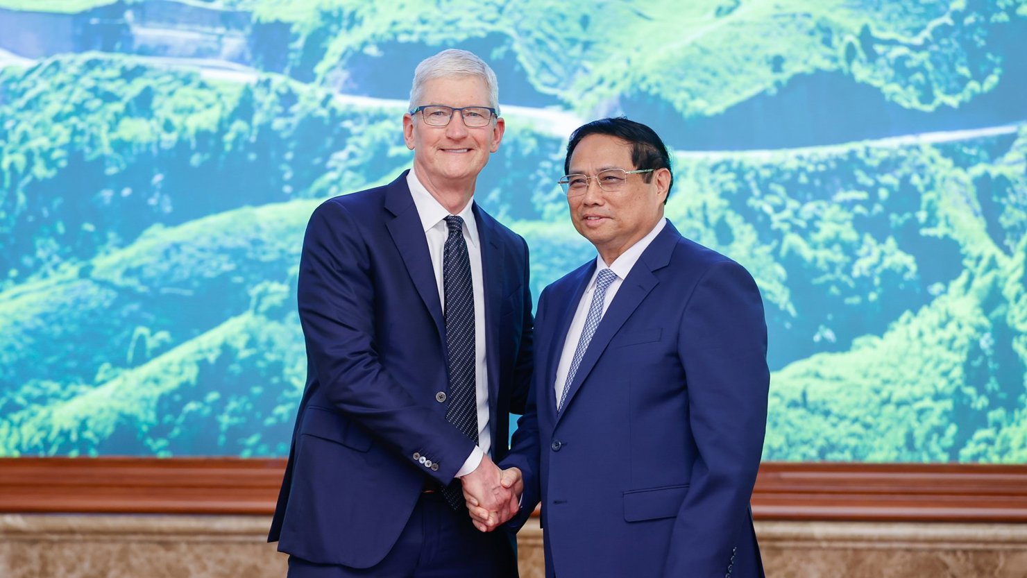 Thủ tướng Phạm Minh Chính tiếp ông Tim Cook, Giám đốc điều hành Apple của Hoa Kỳ - Ảnh: VGP/Nhật Bắc