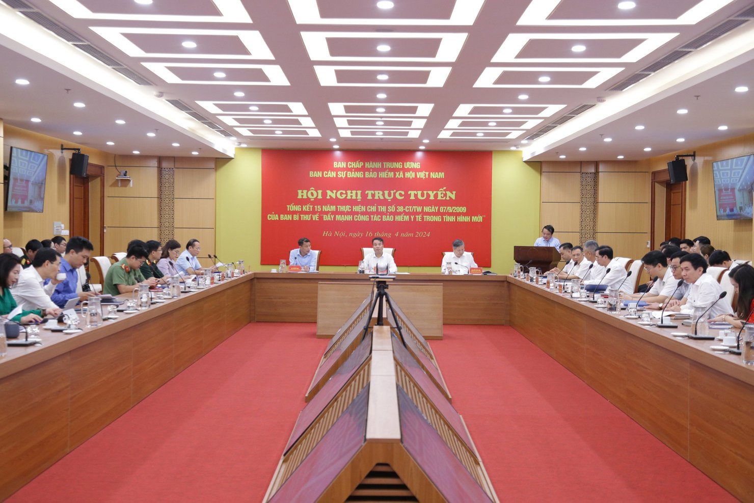 BHXH Việt Nam tổ chức Hội nghị trực tuyến tổng kết 15 năm thực hiện Chỉ thị số 38-CT/TW ng&agrave;y 07/9/2009 của Ban B&iacute; thư (ng&agrave;y 16/4/2024).
