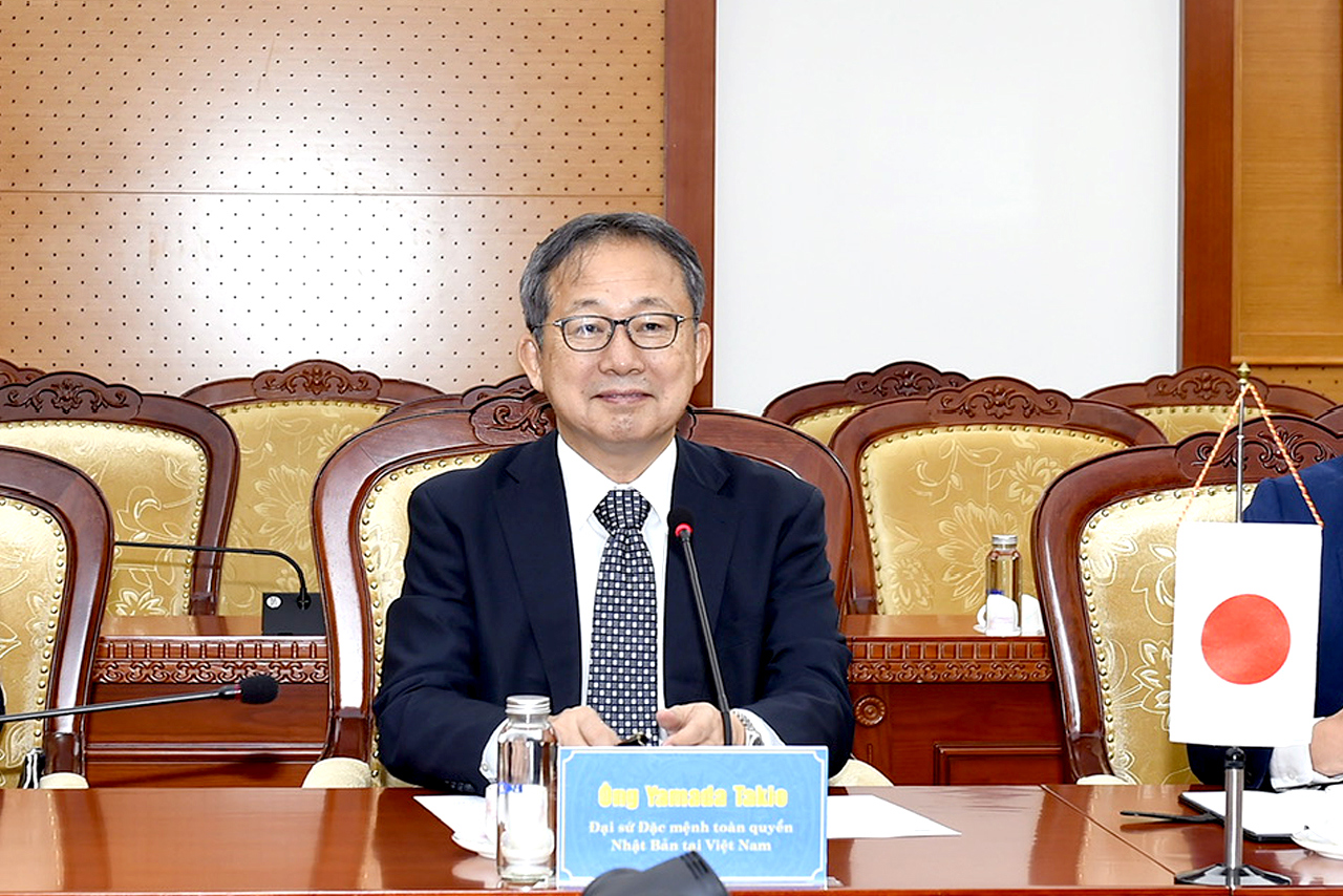 Ng&agrave;i Yamada Takio - Đại sứ Đặc mệnh to&agrave;n quyền Nhật Bản tại Việt Nam ph&aacute;t biểu tại buổi tiếp.