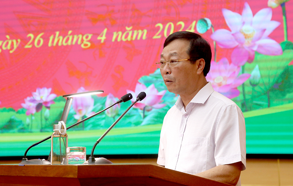 Chủ tịch UBND tỉnh Bùi Văn Quang phát biểu khai mạc hội nghị.