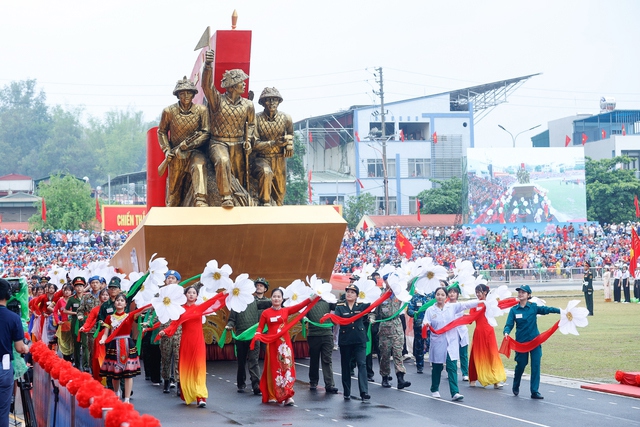 Ph&aacute;t huy tinh thần chiến thắng Điện Bi&ecirc;n Phủ, d&acirc;n tộc ta đ&atilde; gi&agrave;nh được nhiều thắng lợi to lớn - Ảnh: VGP/Nhật Bắc