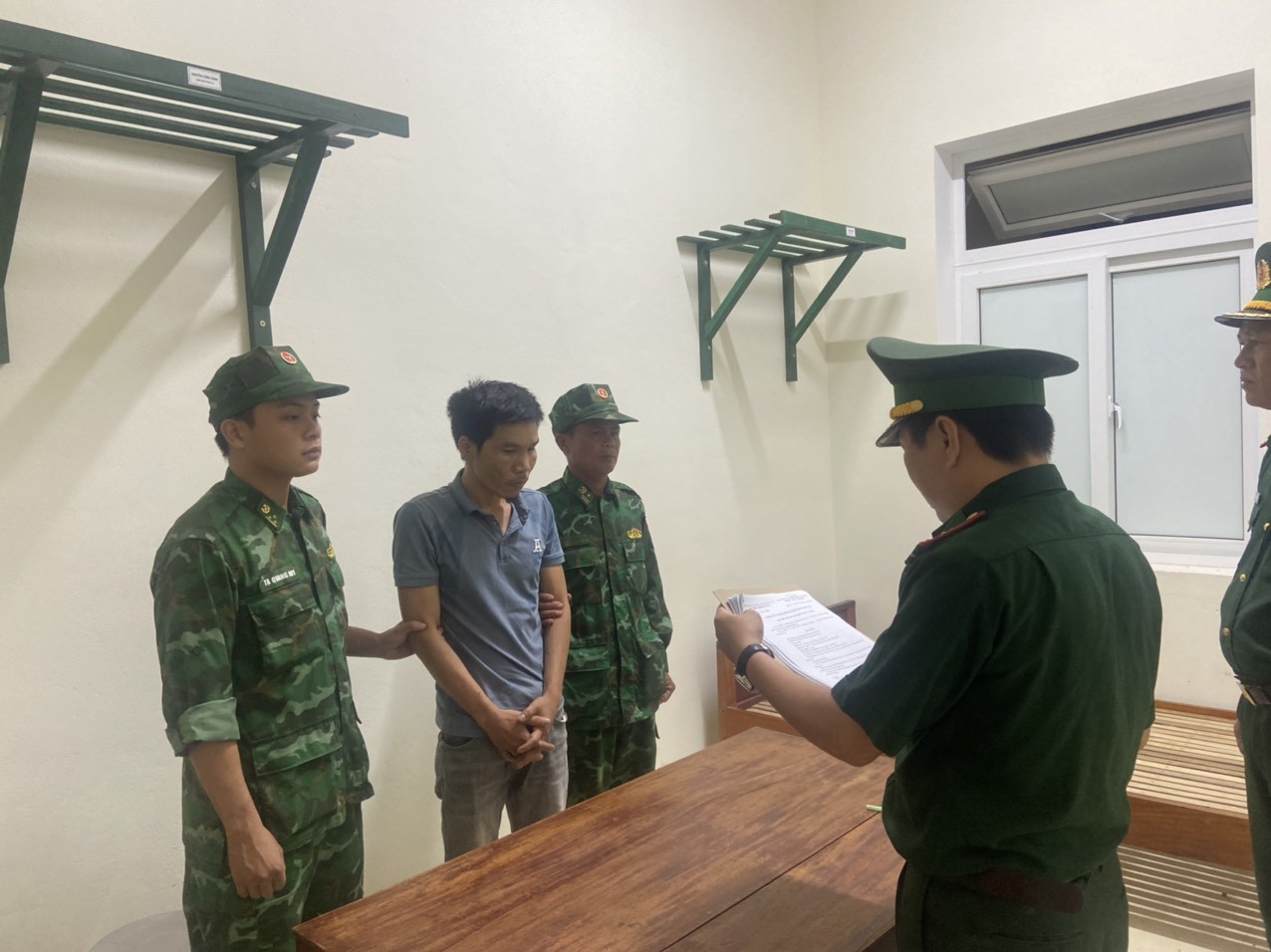  Đồn Biên phòng Thuận ra lệnh bắt khẩn cấp Lê Thanh Tâm để điều tra.