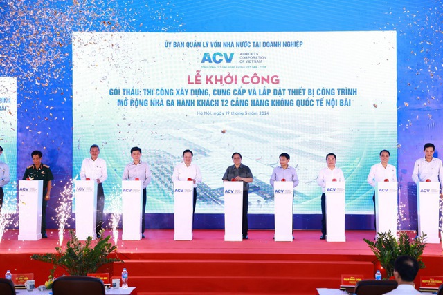 Thủ tướng Phạm Minh Chính và các đại biểu bấm nút khởi công dự án mở rộng nhà ga hành khách T2.
