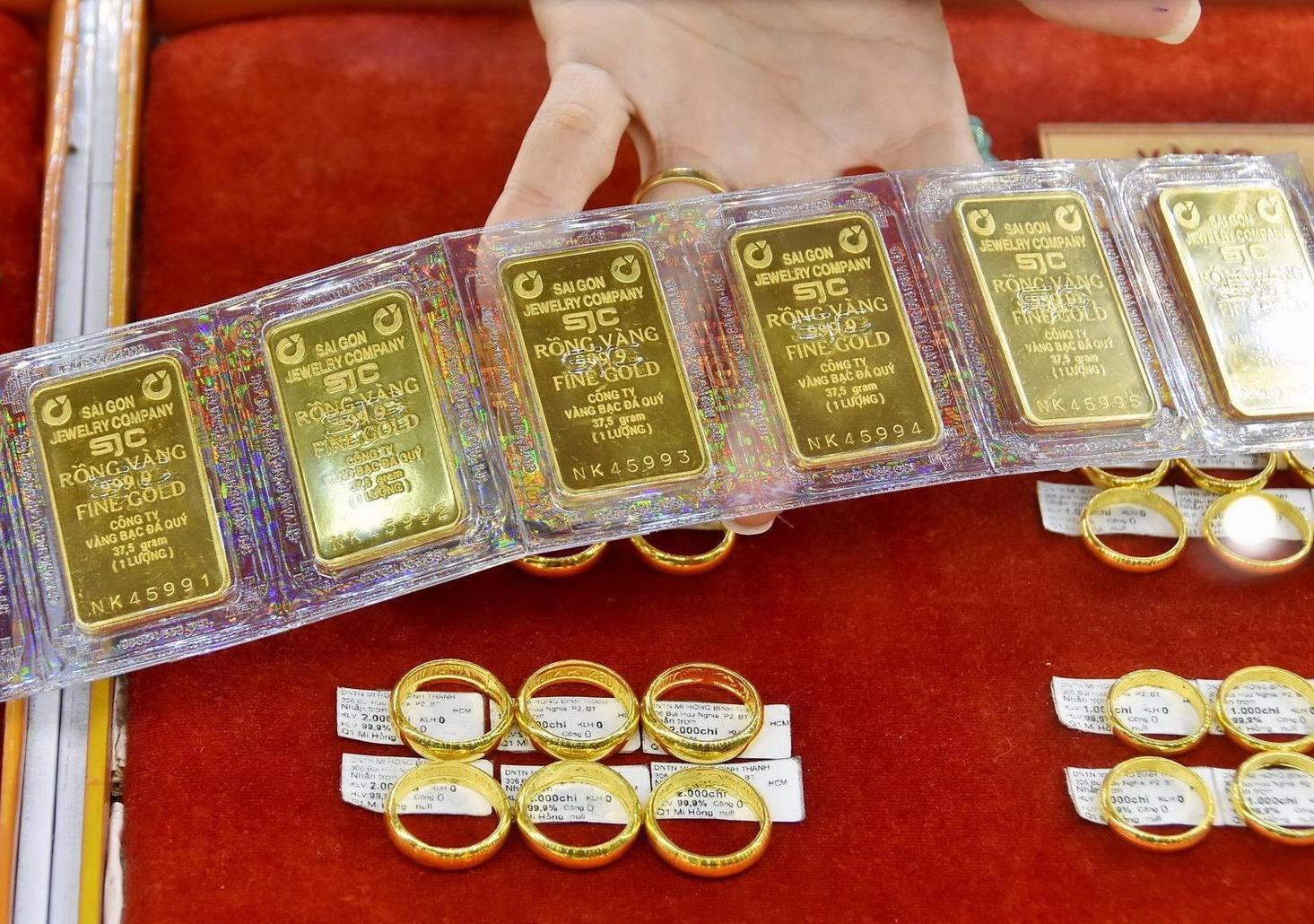 Ngân hàng Nhà nước dừng đấu thầu bán vàng miếng và sẽ triển khai phương án bình ổn thay thế