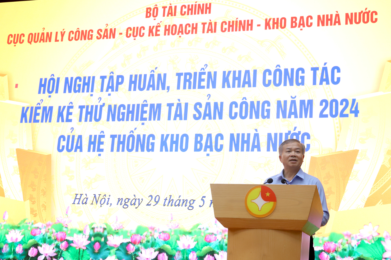 &Ocirc;ng Nguyễn Quang Vinh - Ph&oacute; Tổng Gi&aacute;m đốc KBNN ph&aacute;t biểu tại Hội nghị.