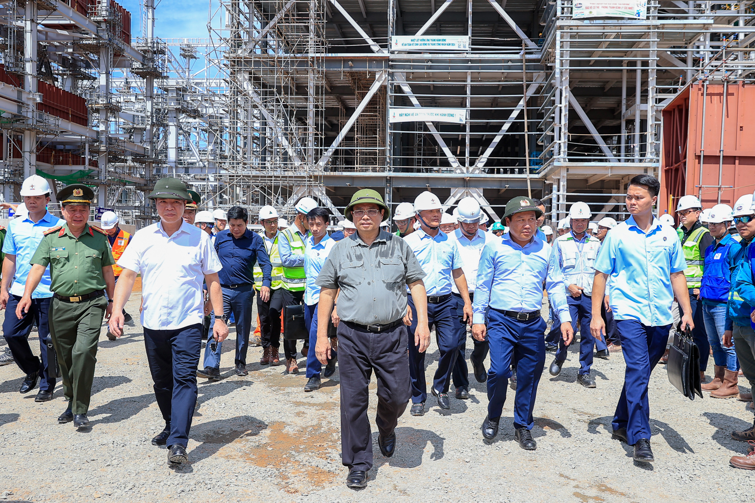 Thủ tướng kiểm tra hiện trường, đôn đốc 2 công trình điện trọng điểm - Ảnh 1