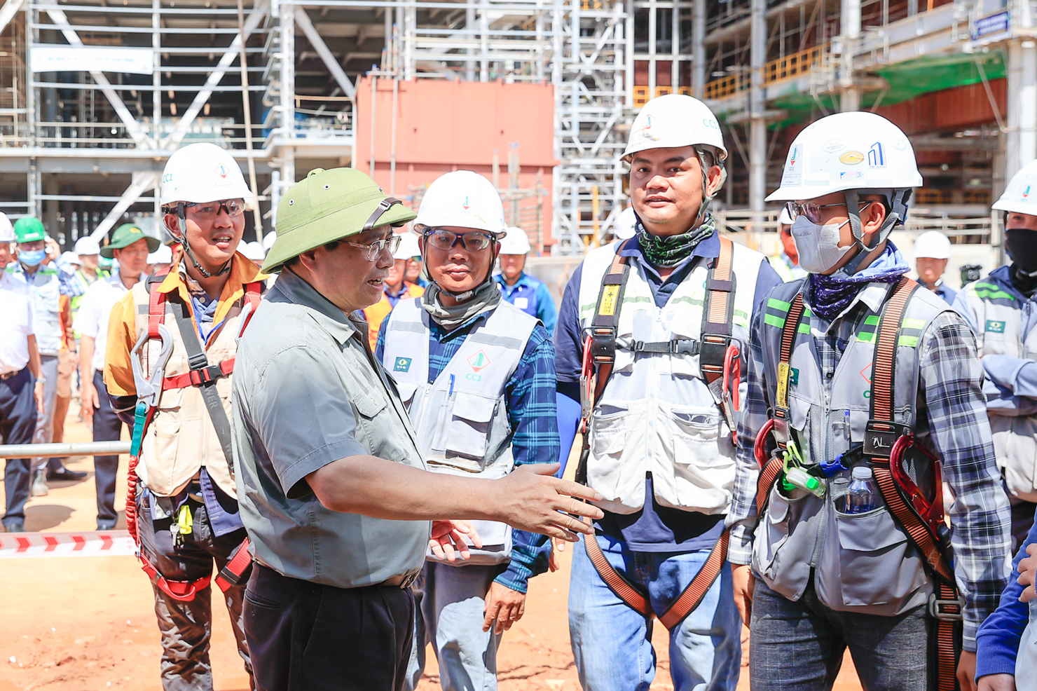 Thủ tướng kiểm tra hiện trường, đôn đốc 2 công trình điện trọng điểm - Ảnh 2