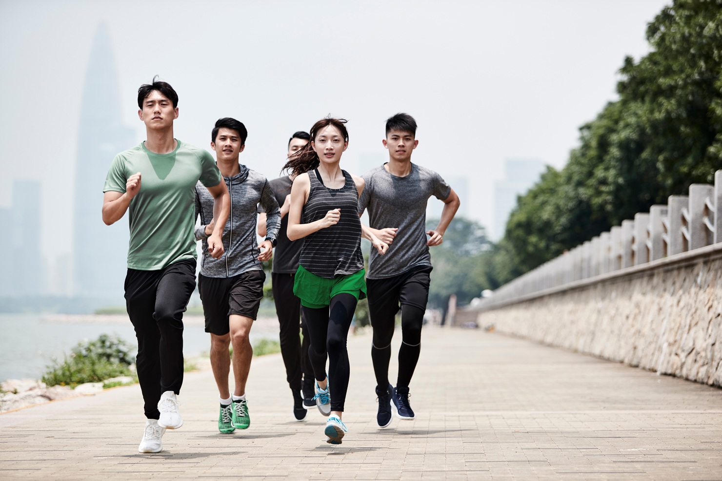Nhiều người xây dựng thói quen tập thể dục và cải thiện chế độ ăn uống để giảm thiểu rủi ro sức khỏe.