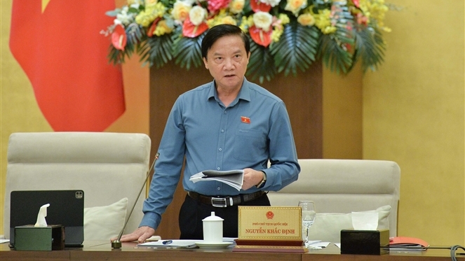 Phó Chủ tịch Quốc hội Nguyễn Khắc Định điều hành Phiên họp. Ảnh: Hồ Long
