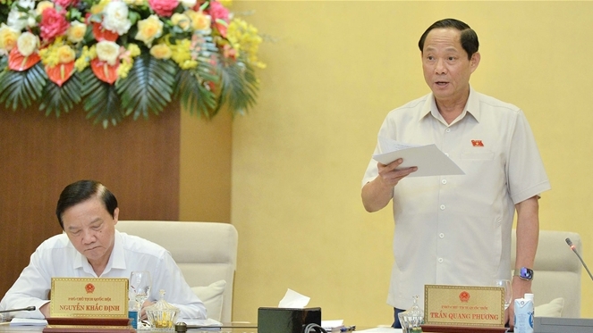Phó Chủ tịch Quốc hội, Thượng tướng Trần Quang Phương điều hành phiên họp. Ảnh: Hồ Long