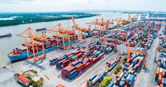 Giá cước vận tải biển tăng có thể khiến doanh nghiệp xuất khẩu chịu lỗ. Ảnh: VIMC