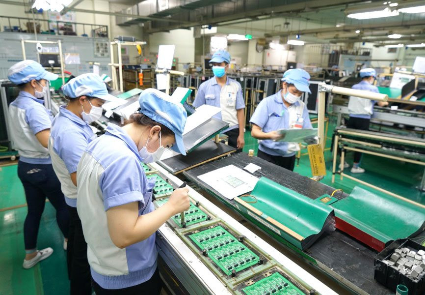 Sản xuất bảng mạch điện tử tại Công ty TNHH Katolec Việt Nam, Khu công nghiệp Quang Minh (huyện Mê Linh). Ảnh: ITN