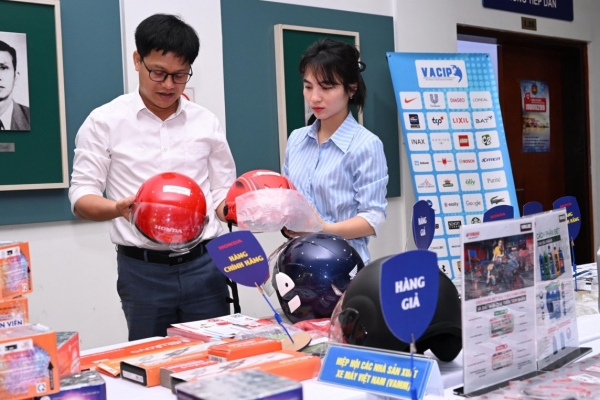 Đại diện Honda Việt Nam chia sẻ các đặc điểm nhận diện mũ bảo hiểm Honda chính hãng.