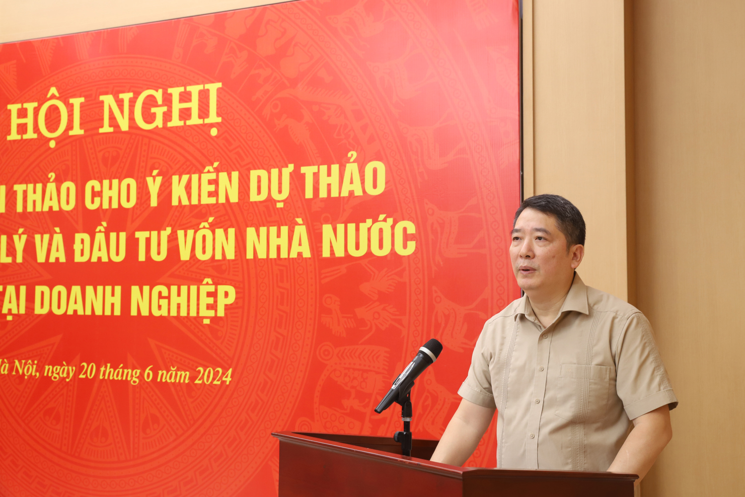 Thứ trưởng Bộ T&agrave;i ch&iacute;nh Cao Anh Tuấn ph&aacute;t biểu khai mạc Hội nghị.