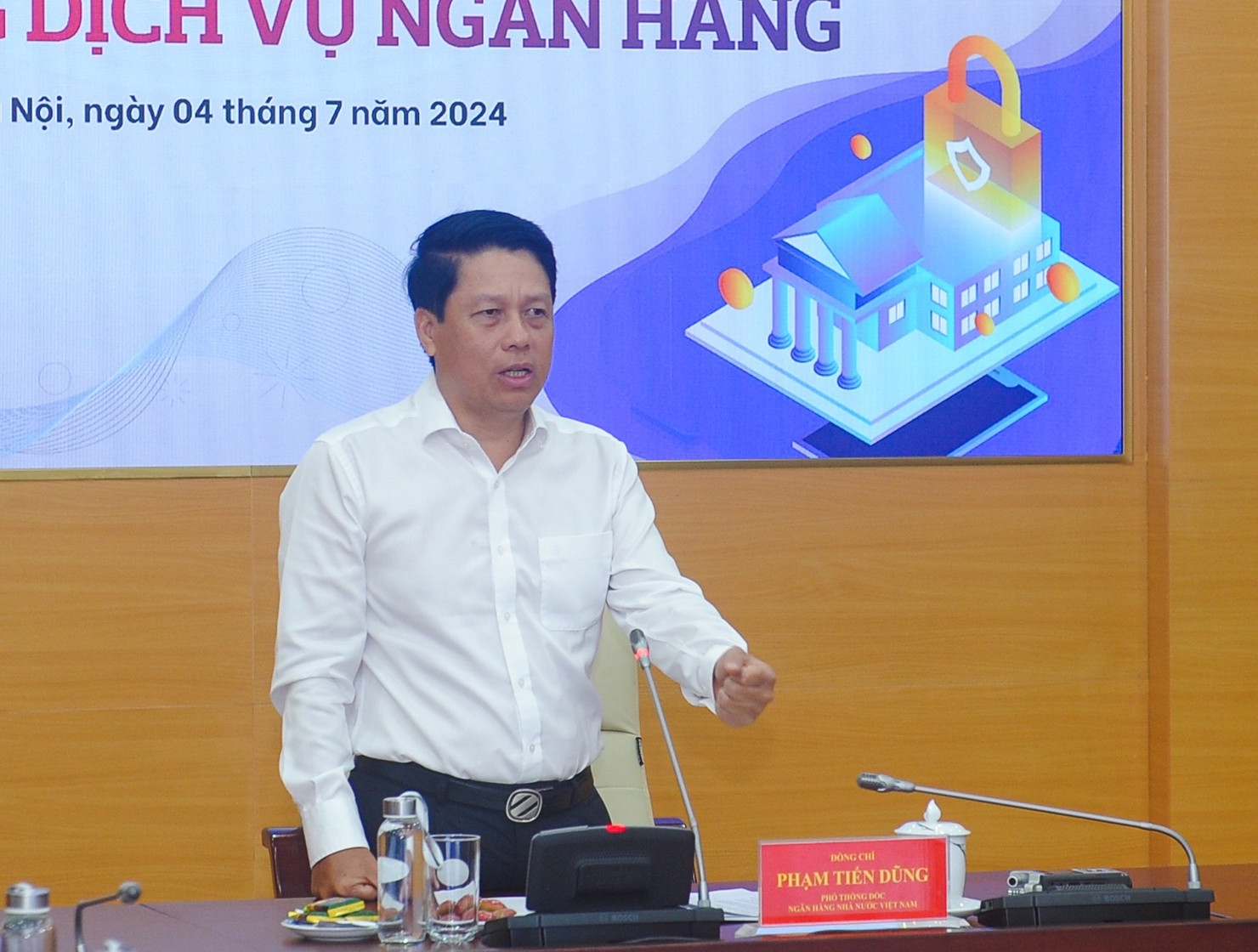 Ph&oacute; Thống đốc NHNN Phạm Tiến Dũng ph&aacute;t biẻu tại Hội thảo.