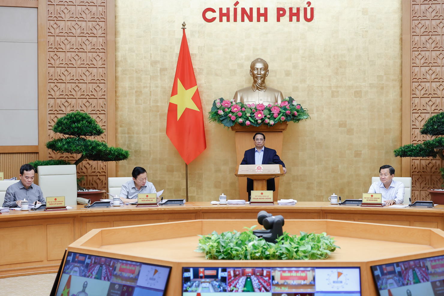 Thủ tướng Phạm Minh Ch&iacute;nh ph&aacute;t biểu tại Phi&ecirc;n họp Ch&iacute;nh phủ thường kỳ th&aacute;ng 6/2024 v&agrave; Hội nghị trực tuyến Ch&iacute;nh phủ với c&aacute;c địa phương. Ảnh: VGP/Nhật Bắc