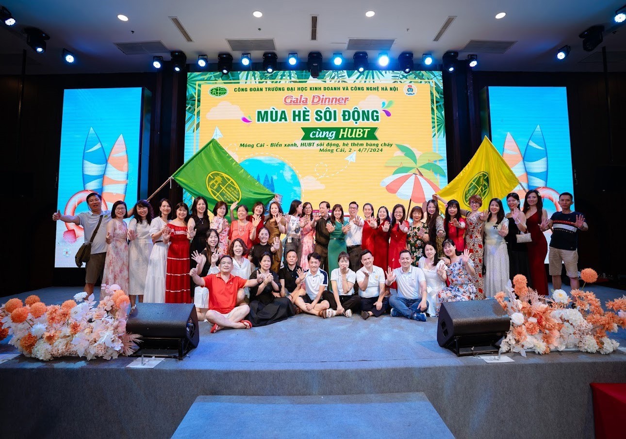 Đại gia đ&igrave;nh HUBT đ&atilde; c&oacute; những ph&uacute;t gi&acirc;y đ&aacute;ng nhớ tại Gala dinner