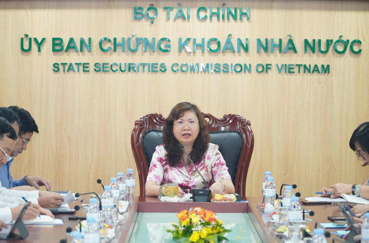 Chủ tịch UBCKNN Vũ Thị Ch&acirc;n Phương chủ tr&igrave; Hội nghị.