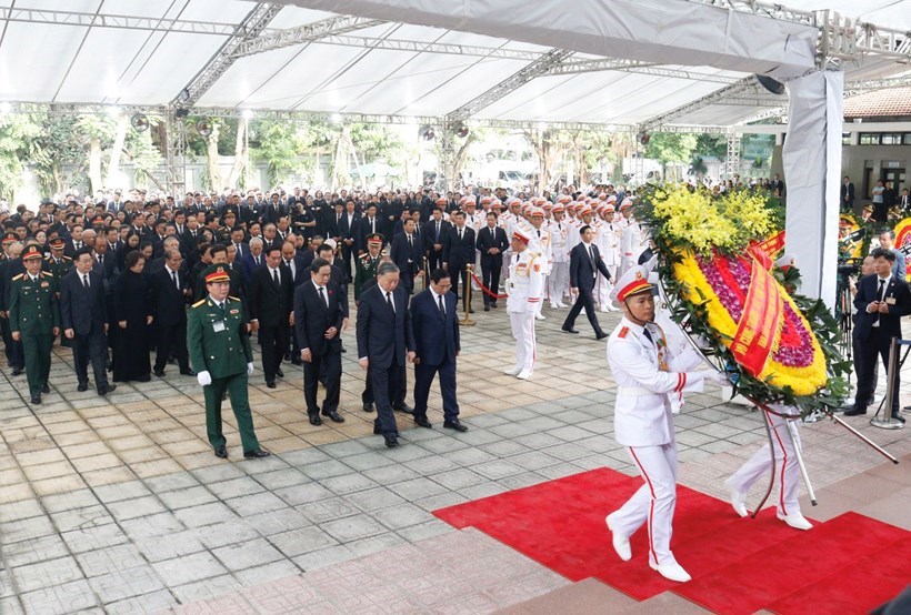 Đoàn Ban Chấp hành Trung ương Đảng Cộng sản Việt Nam do đồng chí Tô Lâm, Uỷ viên Bộ Chính trị, Chủ tịch nước Cộng hoà Xã hội chủ nghĩa Việt Nam làm Trưởng đoàn vào viếng đồng chí Tổng Bí thư Nguyễn Phú Trọng. Ảnh: Thế Dương