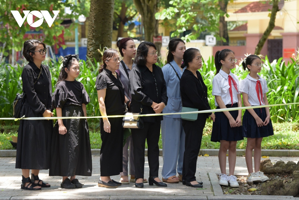 Tuyến đường Trần Ph&uacute; - Điện Bi&ecirc;n Phủ: Lực lượng chức năng chăng d&acirc;y 2 b&ecirc;n vỉa h&egrave;, người d&acirc;n c&oacute; mặt sớm 2 dọc b&ecirc;n đường tiễn đưa Tổng B&iacute; thư.