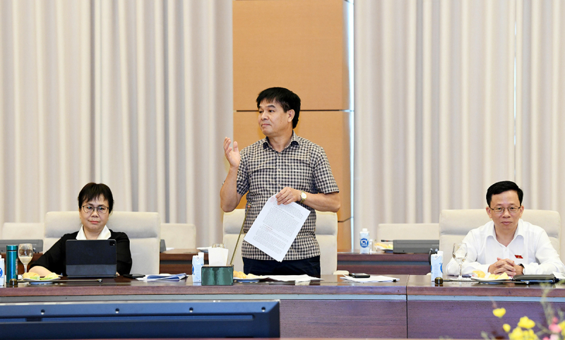 Ph&oacute; Chủ nhiệm Ủy ban T&agrave;i ch&iacute;nh - Ng&acirc;n s&aacute;ch Nguyễn Hữu To&agrave;n ph&aacute;t biểu. Ảnh: L&acirc;m Hiển