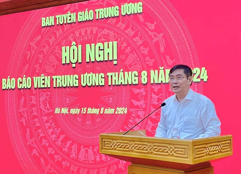 Đồng ch&iacute; Phan Xu&acirc;n Thủy - Ph&oacute; Trưởng Ban Tuy&ecirc;n gi&aacute;o Trung ương ph&aacute;t biểu định hướng tuy&ecirc;n truyền tại Hội nghị.