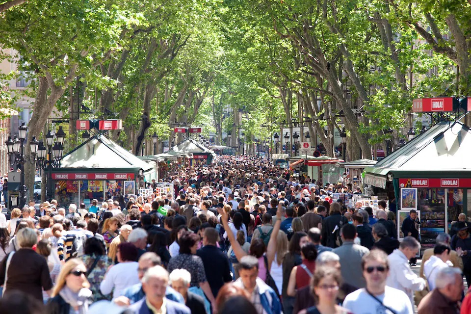 Cảnh đông đúc tại thành phố du lịch Barcelona của Tây Ban Nha. Nguồn: Telegraph