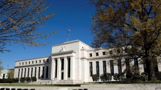 FOMC giữ nguyên mức lãi suất nằm trong khoảng 5,25%-5,50%, khả năng "cắt giảm" lãi suất vào cuộc họp tháng 9 tới đây. Ảnh: The Times.