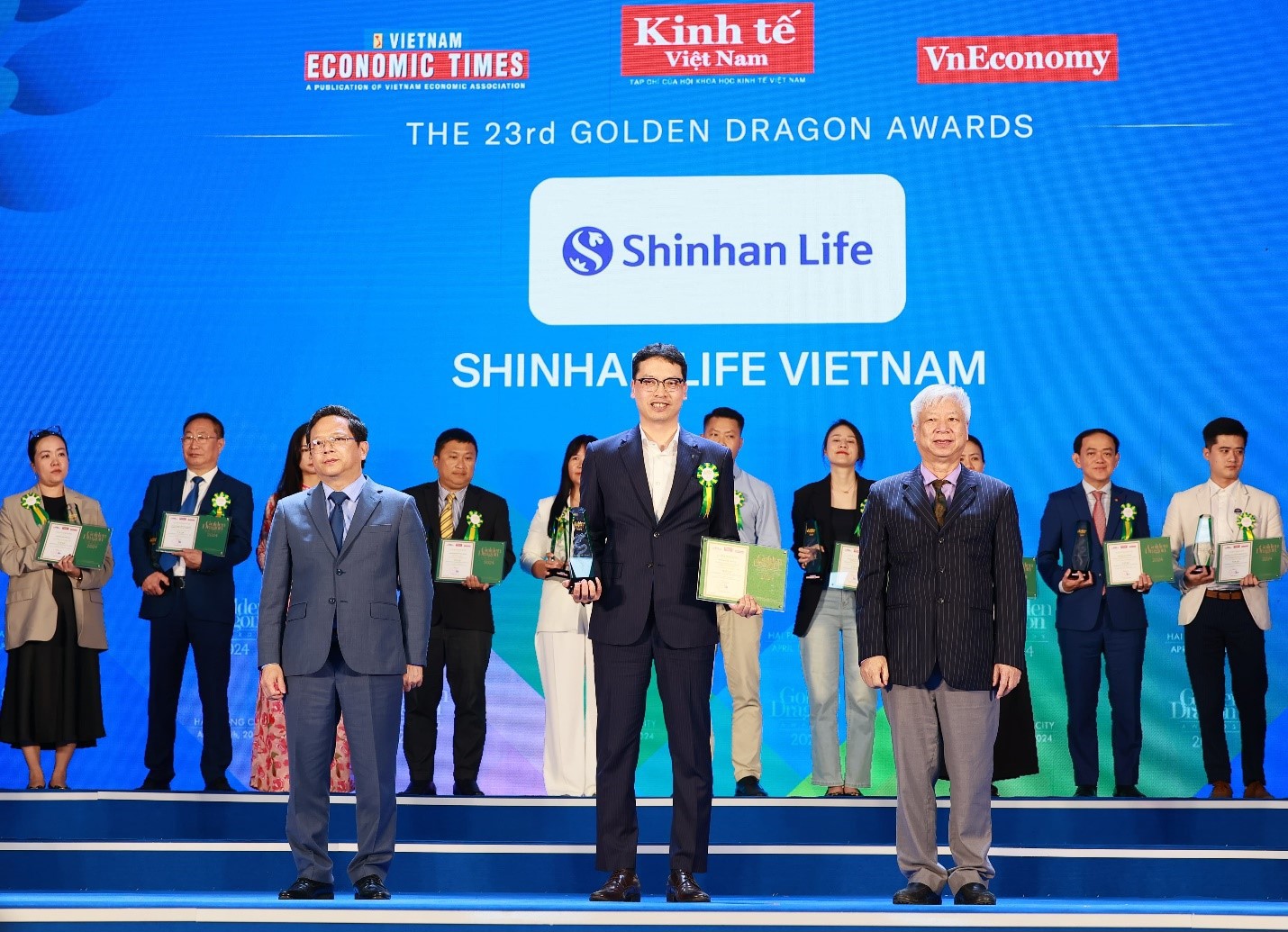 Shinhan Life Việt Nam vinh dự nhận giải thưởng Rồng Vàng 2024 với chủ đề