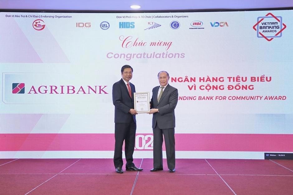 Agribank nhiều năm liền nhận được danh hiệu &ldquo;Ng&acirc;n h&agrave;ng ti&ecirc;u biểu v&igrave; cộng đồng&rdquo;